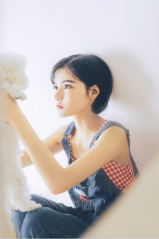 年轻漂亮少妇私密精油按摩保养